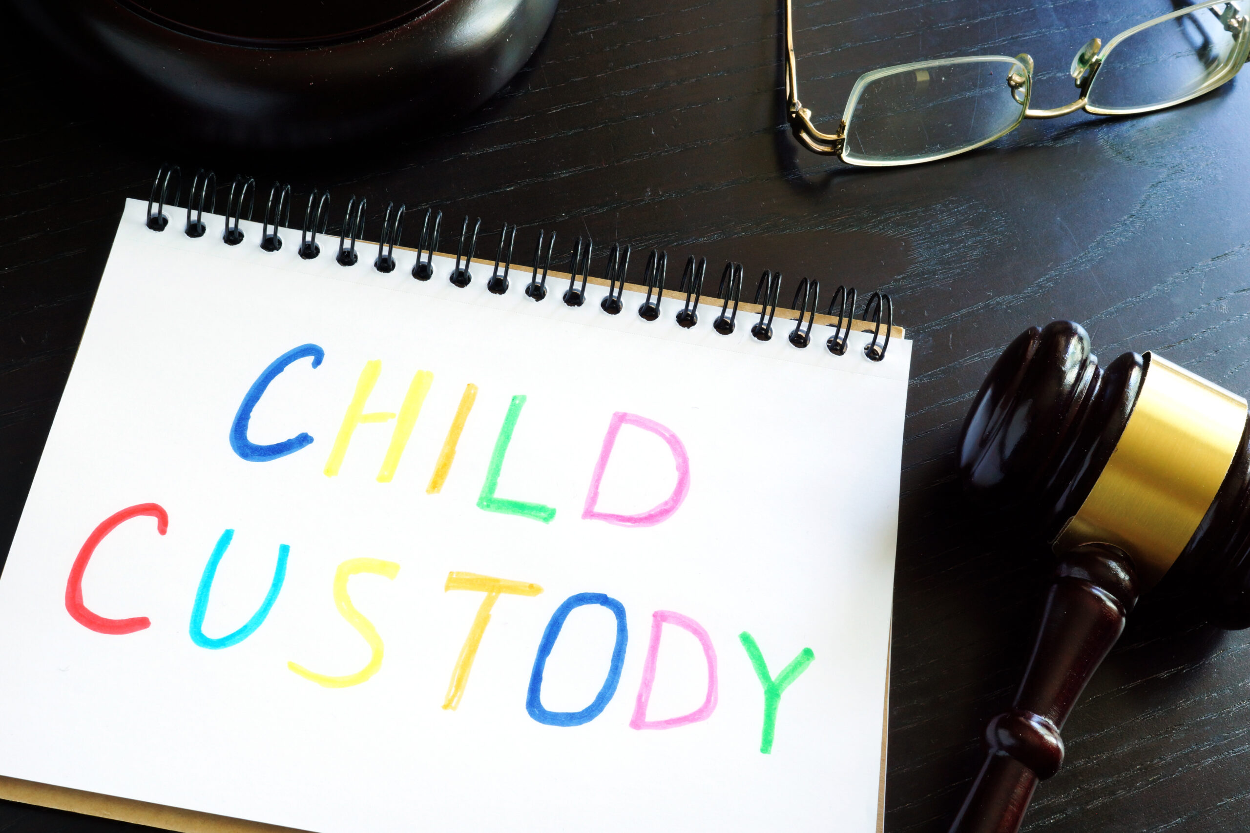 Child custody written in a note and gavel